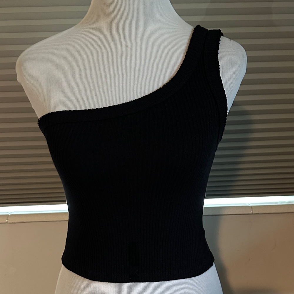 Urban Outfitters Black Ribbed stretchy cropped Knit Top